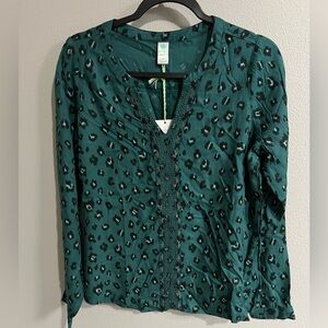 Aventura long sleeve V-neck leopard print shirt. Sz XS.  Embroidery details. NWT